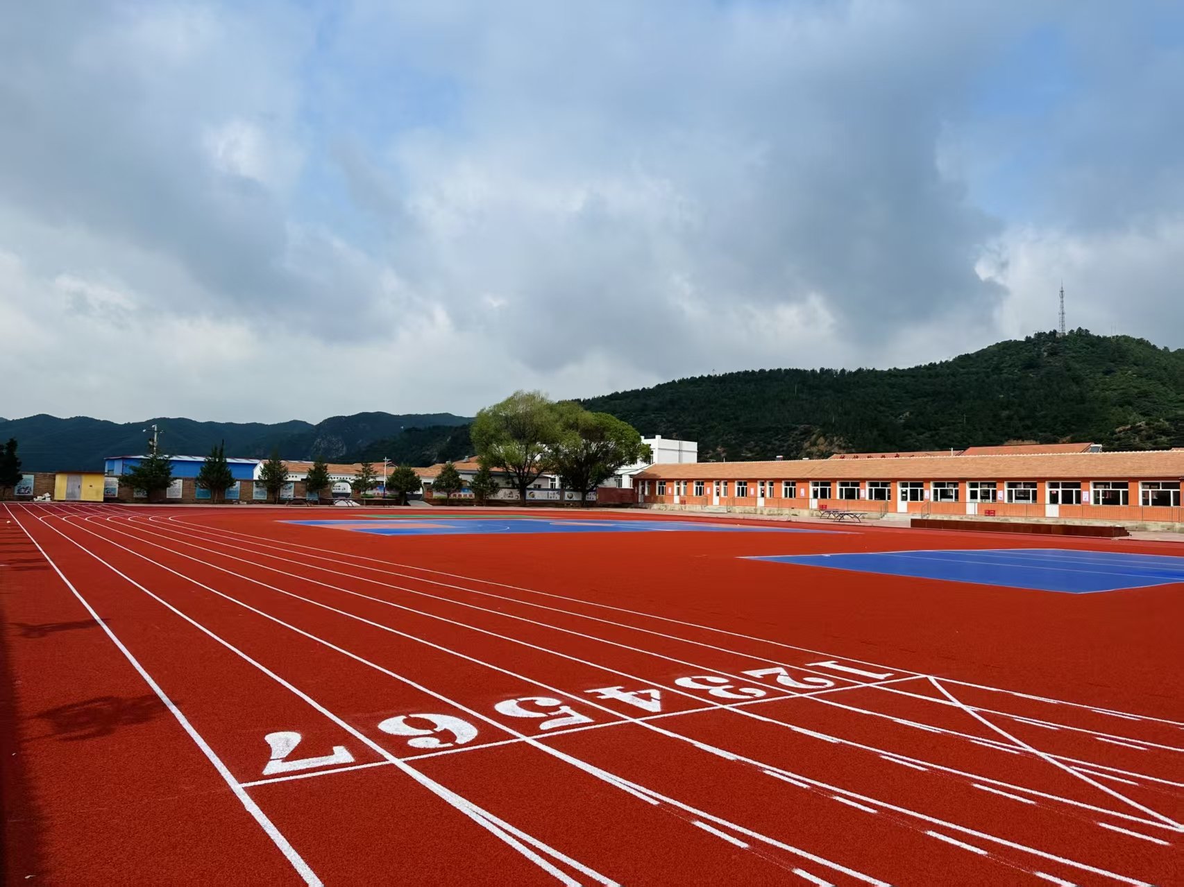 临汾市自结纹塑胶跑道EPDM颗粒 - 价格
